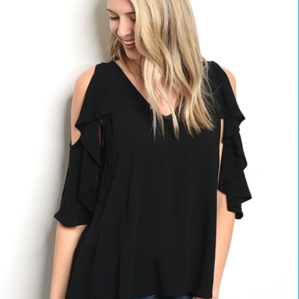 TWO LEFT🤗Black Cold Shoulder Top NWT